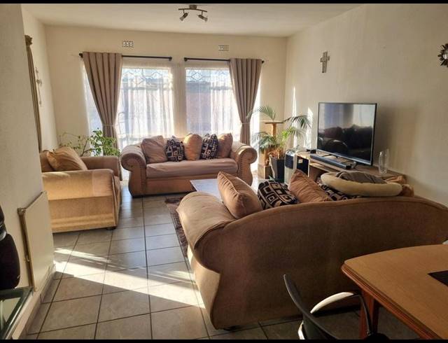 2 BEDROOM APARTMENT FOR SALE IN NEW REDRUTH